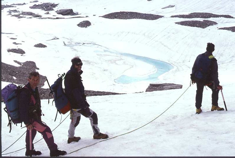 Beim Abstieg auf den Nufenenpass - t�rkisblauer Firnsee